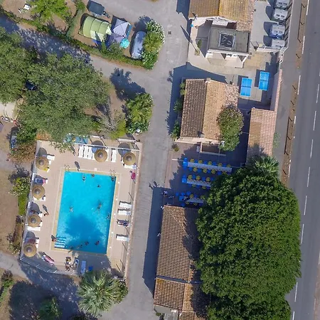 مكان تخييم Camping Les Romarins